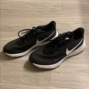 Nike revolution